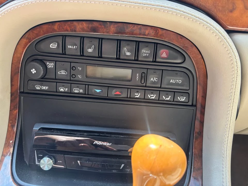 2002 Jaguar X308 XJ - Image 4 of 6
