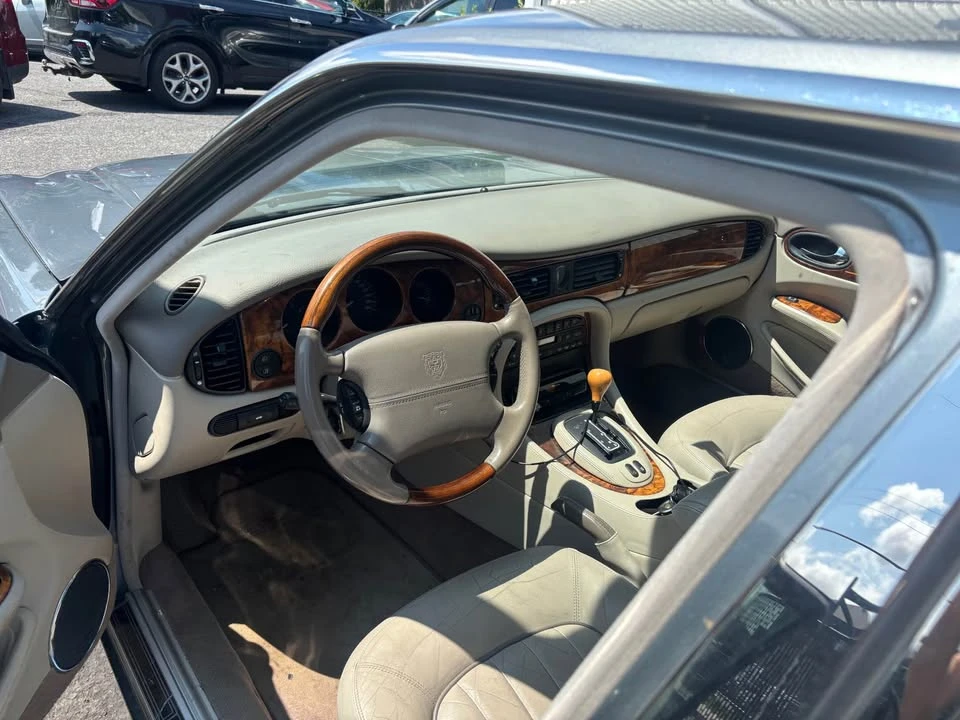 2002 Jaguar X308 XJ - Image 3 of 6