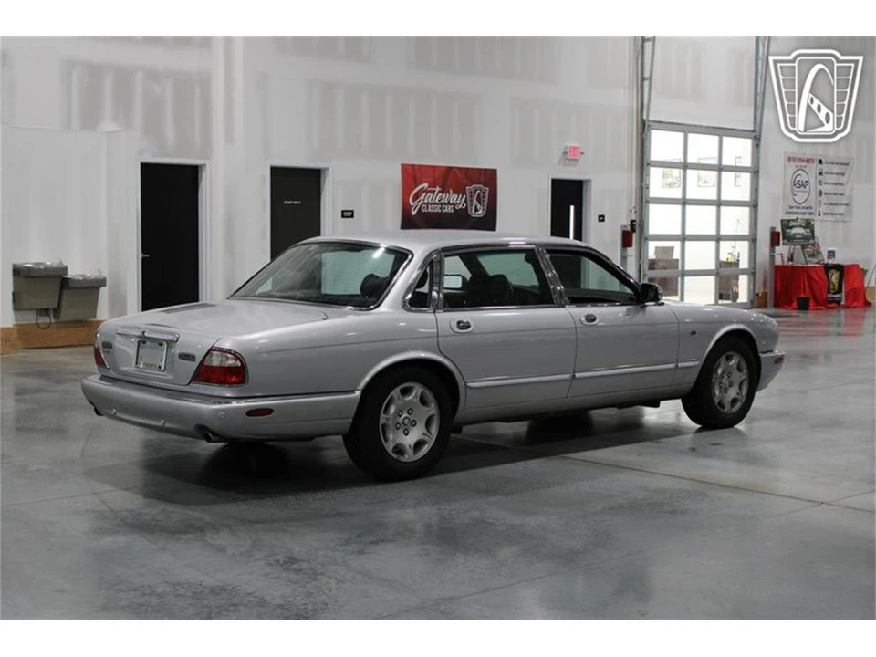 2002 Jaguar X308 XJ - Image 10 of 31