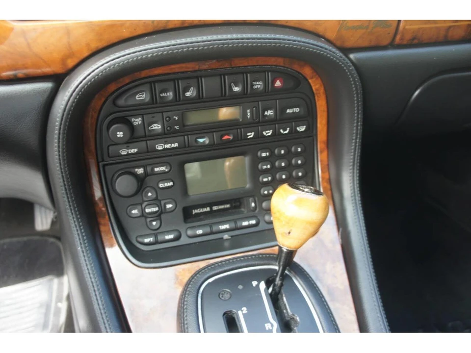 2002 Jaguar X308 XJ - Image 16 of 28