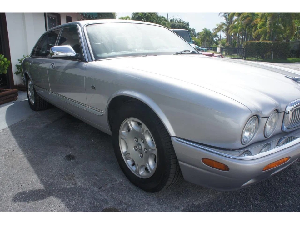 2002 Jaguar X308 XJ - Image 3 of 28
