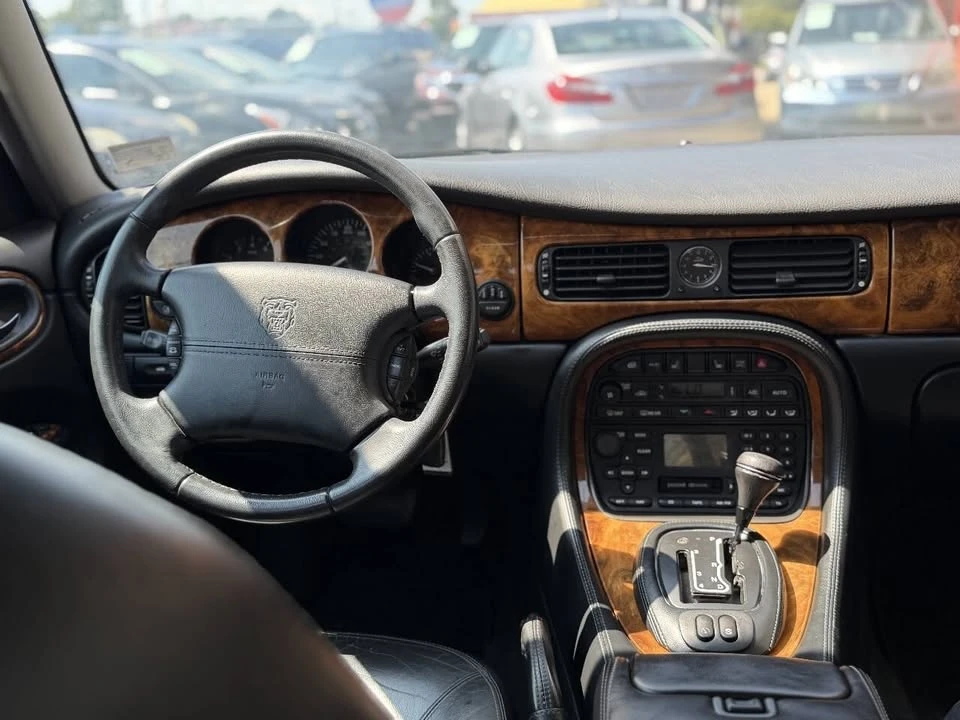 2002 Jaguar X308 XJ - Image 13 of 18