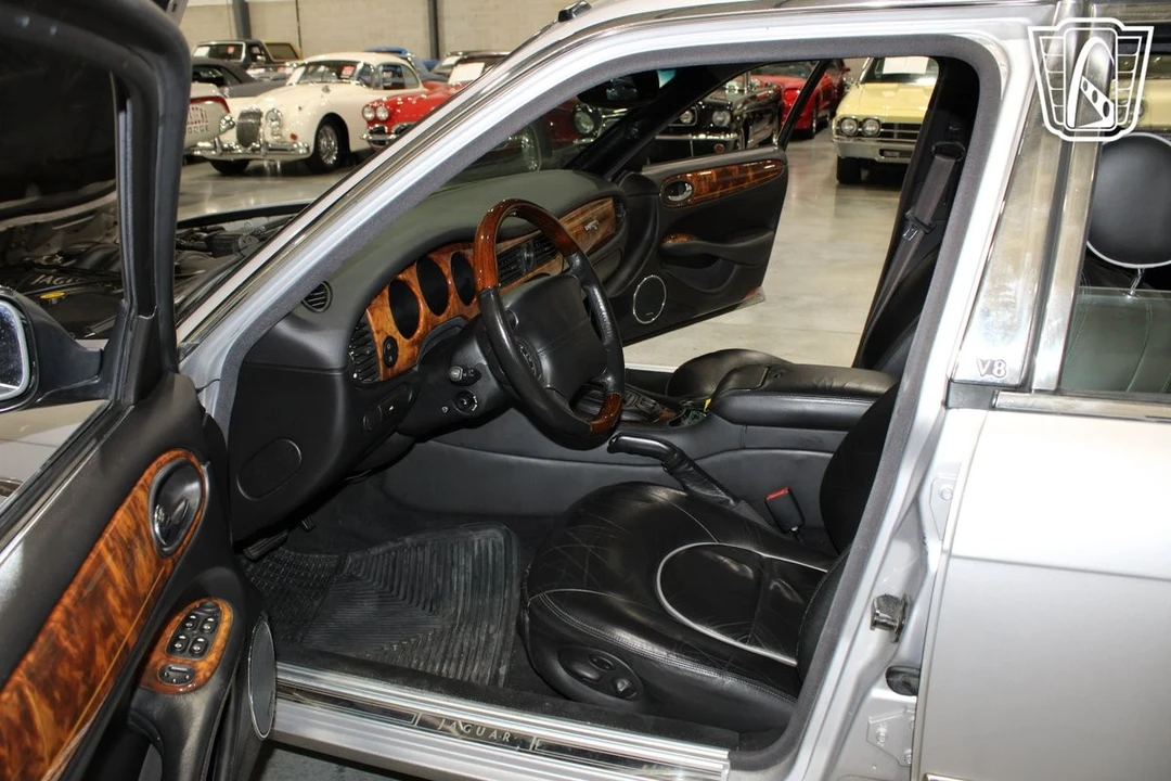2002 Jaguar X308 XJ - Image 7 of 12