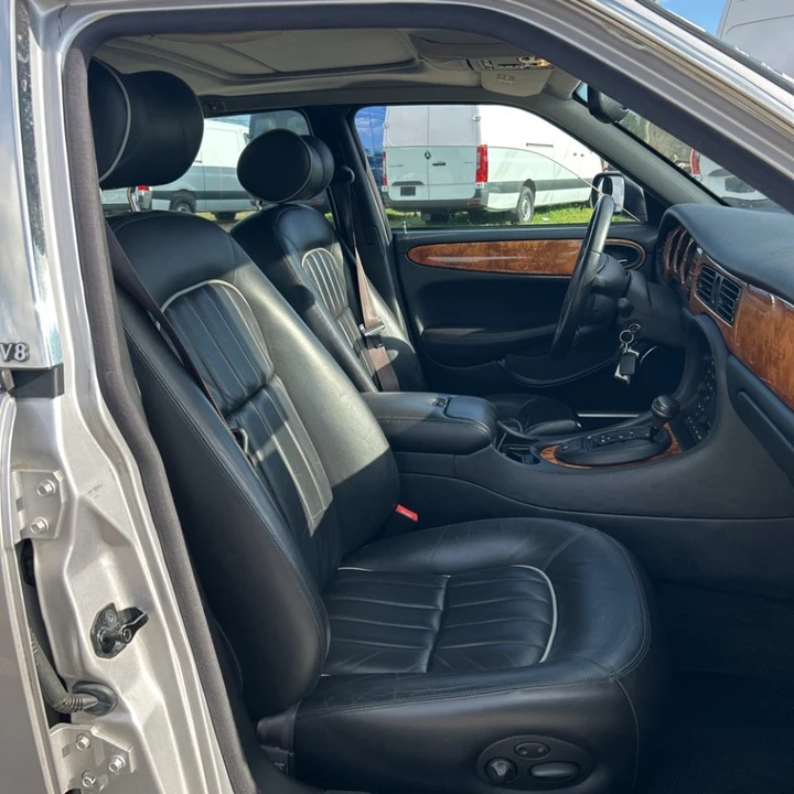 2002 Jaguar X308 XJ - Image 9 of 15