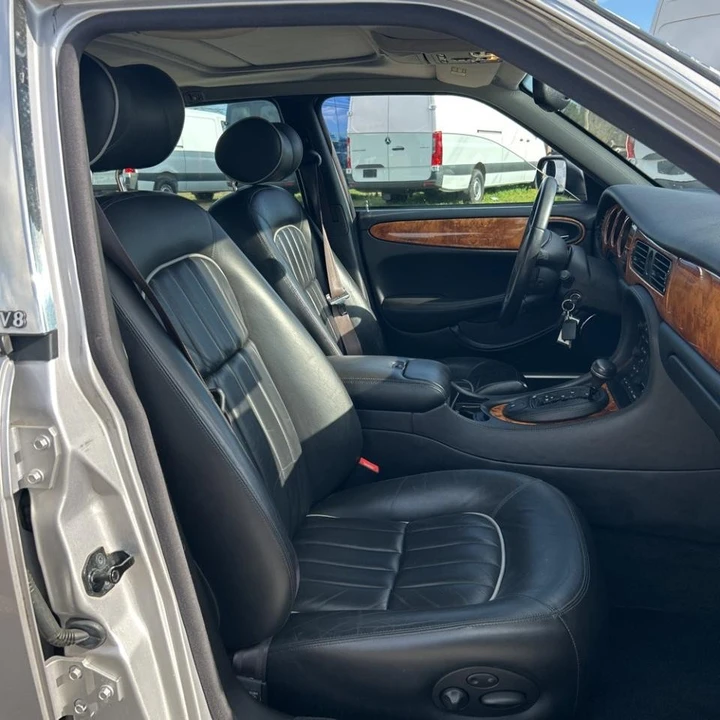2002 Jaguar X308 XJ - Image 9 of 15