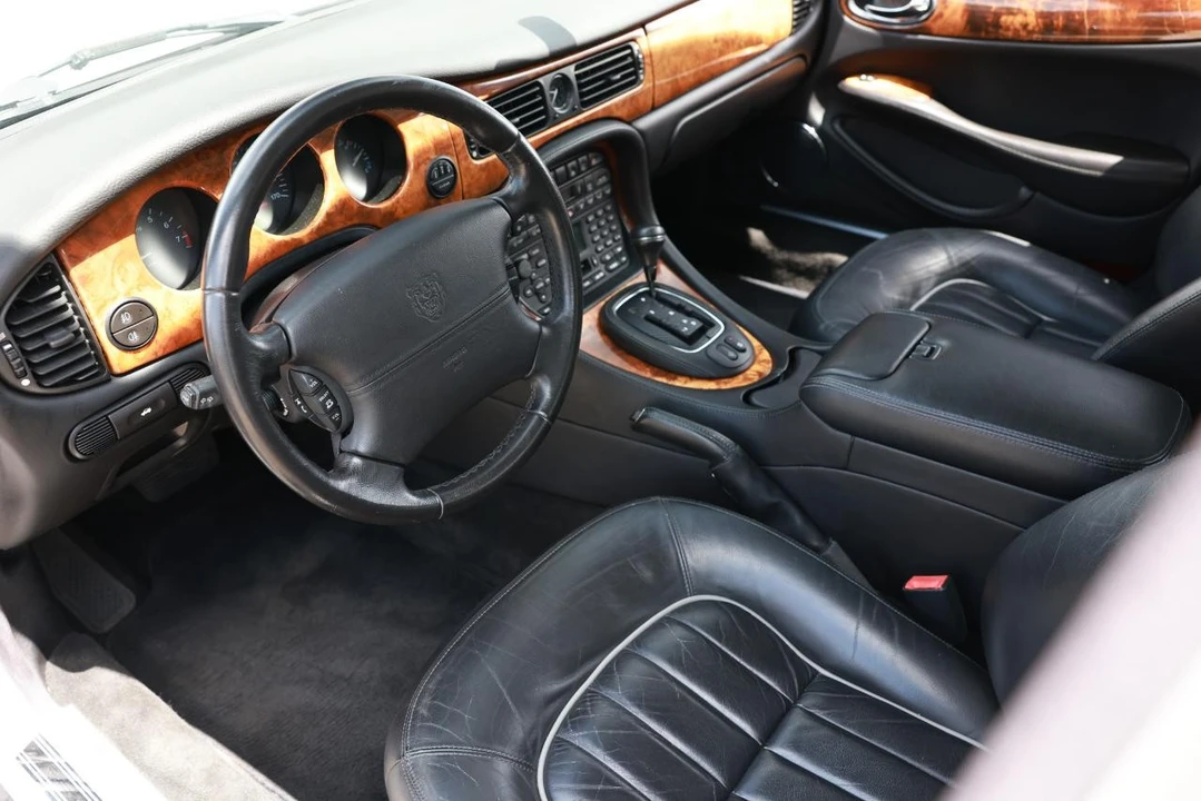 2002 Jaguar X308 XJ - Image 4 of 31