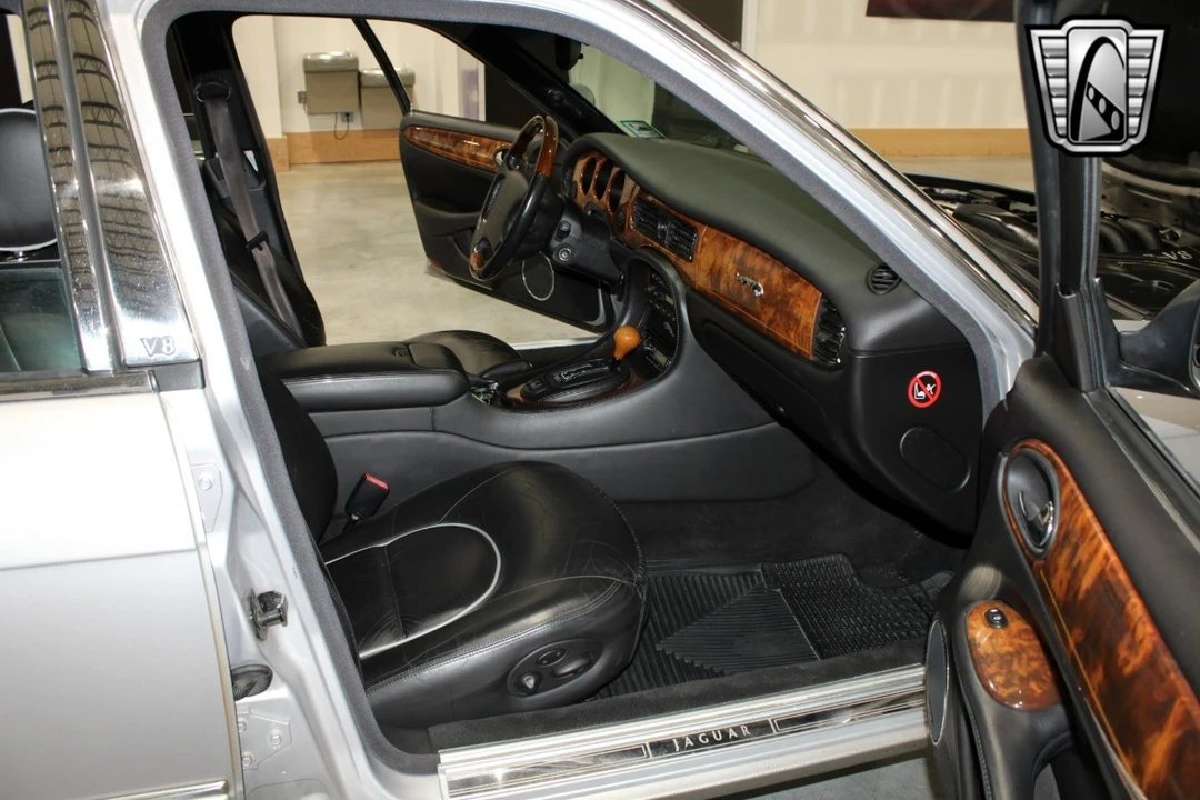 2002 Jaguar X308 XJ - Image 9 of 12