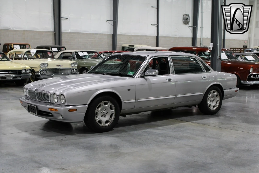 2002 Jaguar X308 XJ - Image 3 of 12