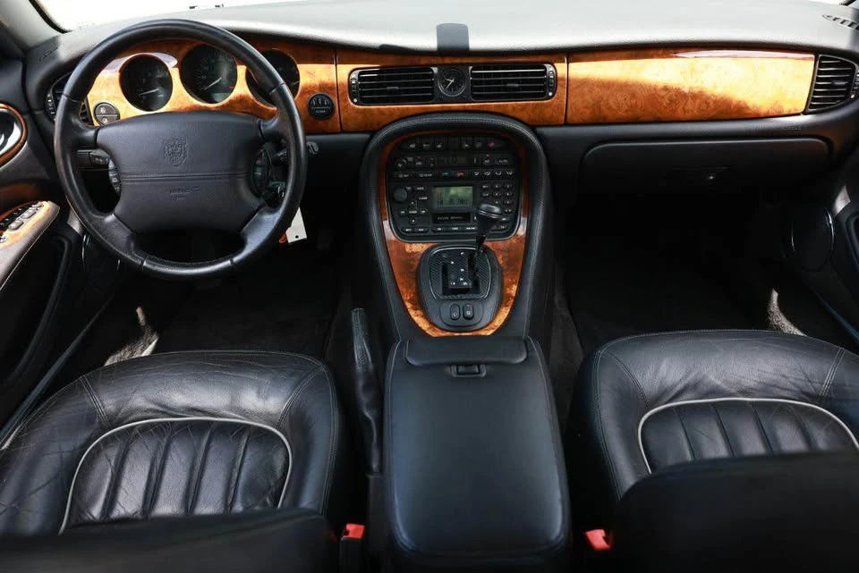 2002 Jaguar X308 XJ - Image 2 of 18