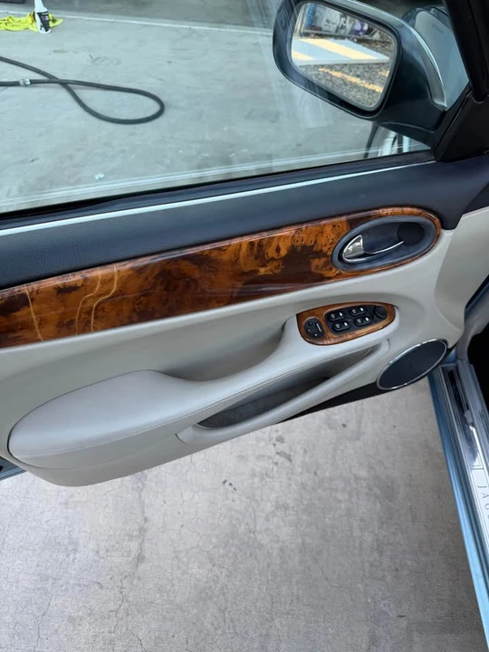 2002 Jaguar X308 XJ - Image 7 of 13