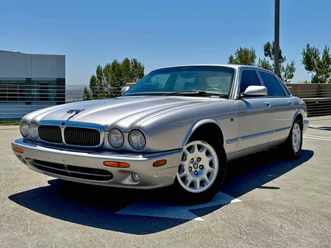 2002 Jaguar XJ XJ8 Sedan 4D