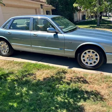 2002 Jaguar XJ XJ8 Sedan 4D