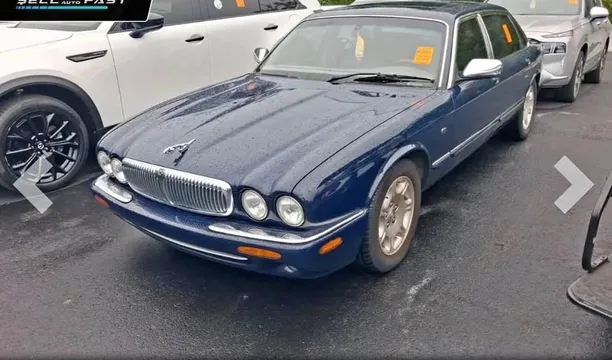 2002 Jaguar XJ XJ8 Sedan 4D