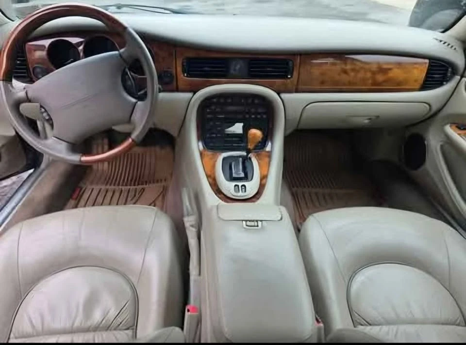 2002 Jaguar X308 XJ - Image 3 of 5