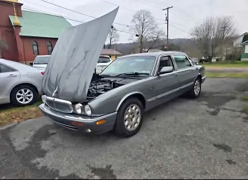 2002 Jaguar XJ XJ8 Vanden Plas Sedan 4D