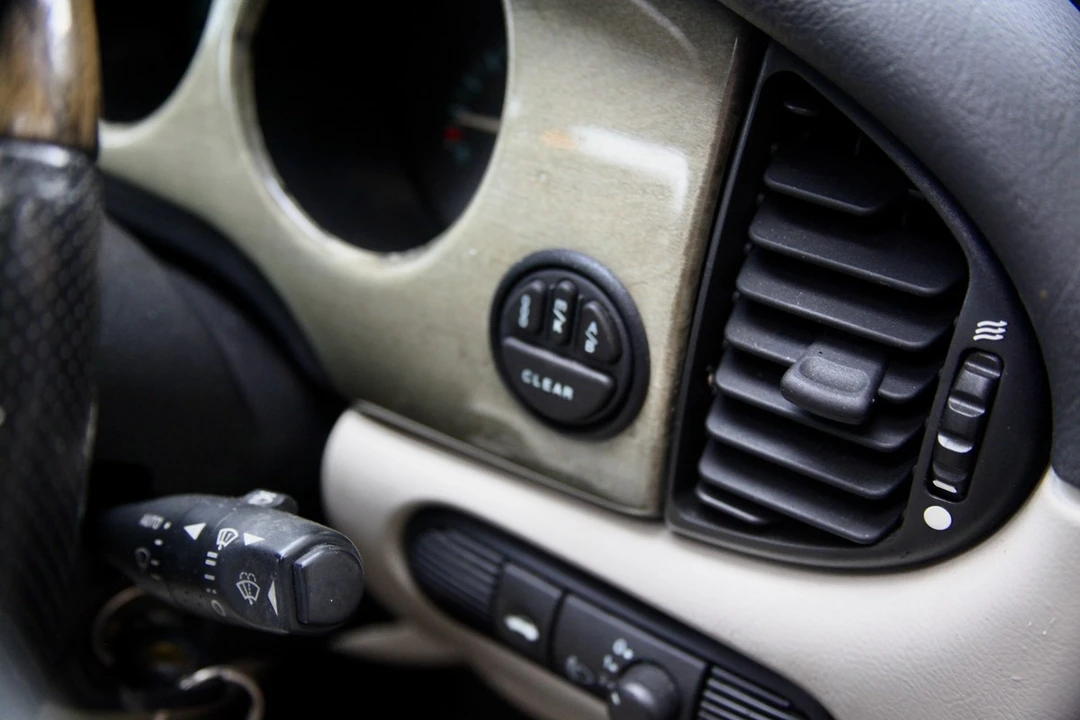 2002 Jaguar X308 XJ - Image 27 of 30