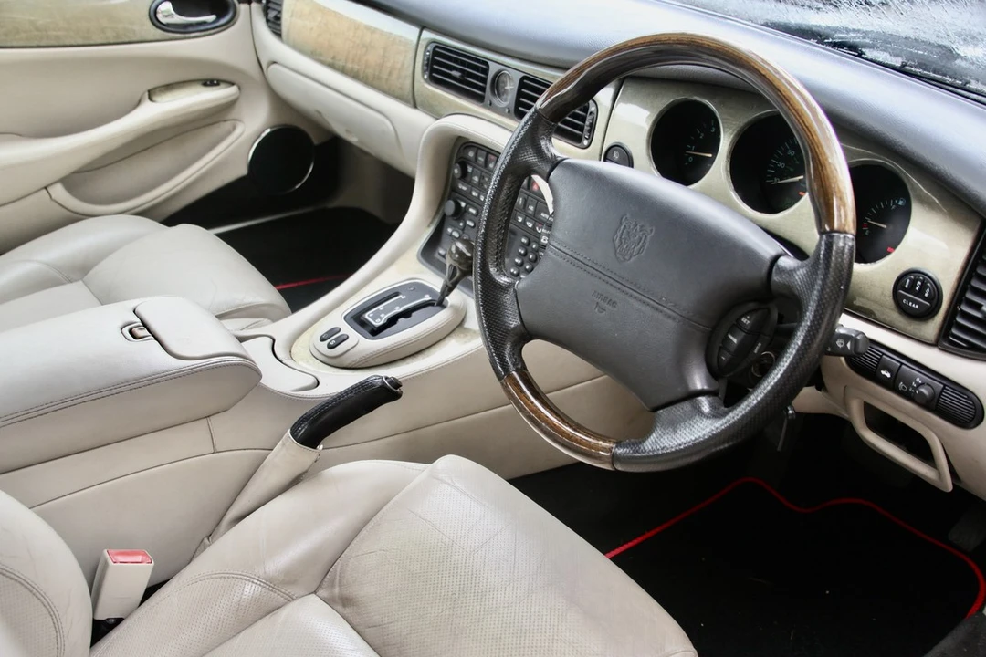 2002 Jaguar X308 XJ - Image 20 of 30