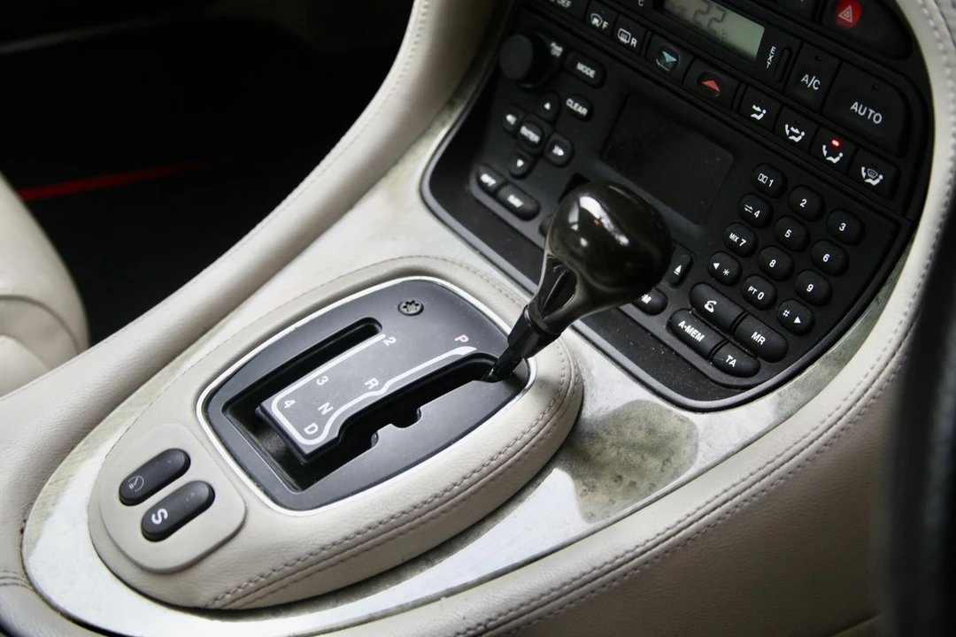 2002 Jaguar X308 XJ - Image 24 of 30