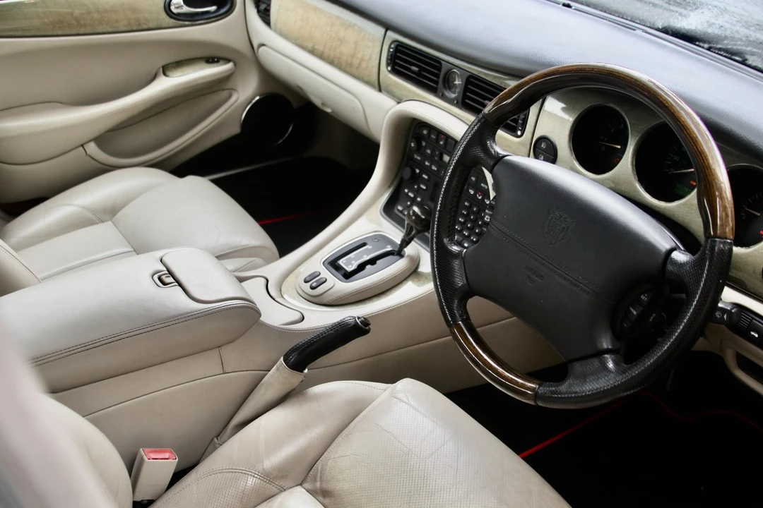 2002 Jaguar X308 XJ - Image 28 of 30
