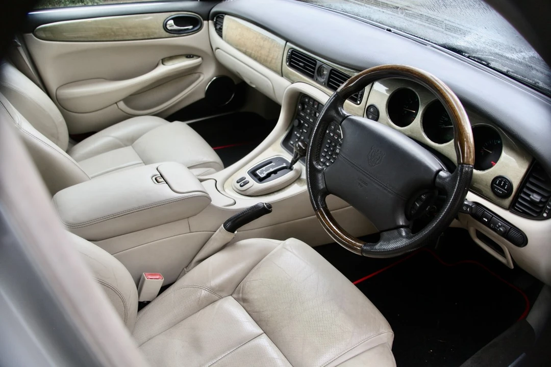 2002 Jaguar X308 XJ - Image 19 of 30