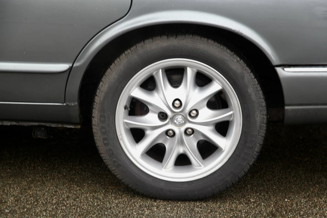 2002 Jaguar X308 XJ - Image 15 of 30