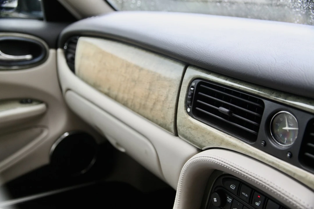2002 Jaguar X308 XJ - Image 25 of 30