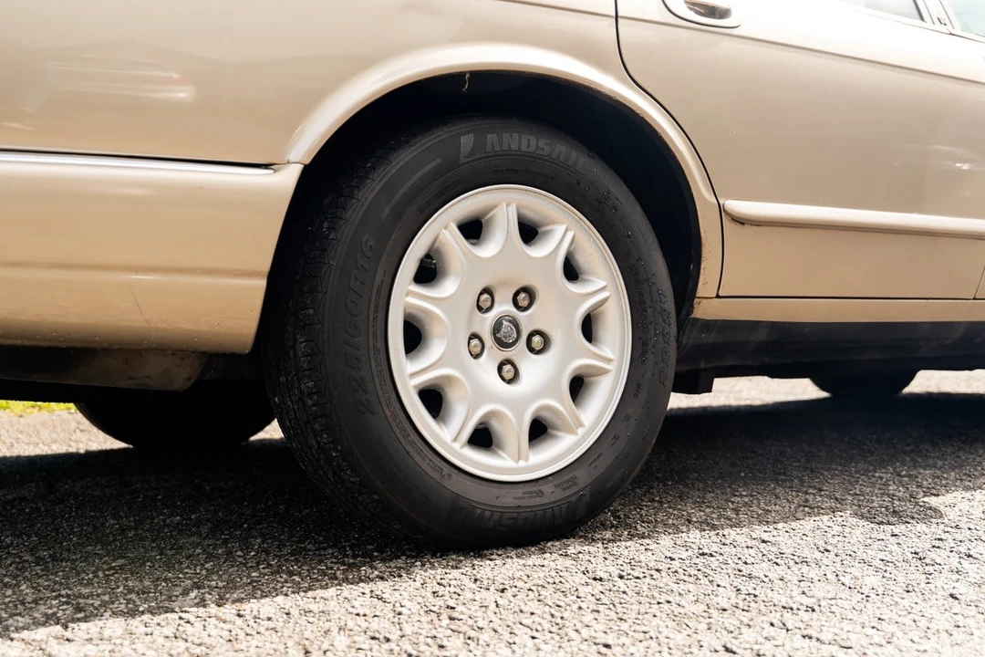 2002 Jaguar X308 XJ - Image 13 of 30