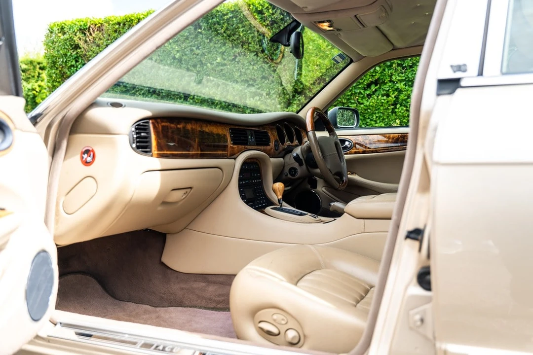 2002 Jaguar X308 XJ - Image 22 of 30