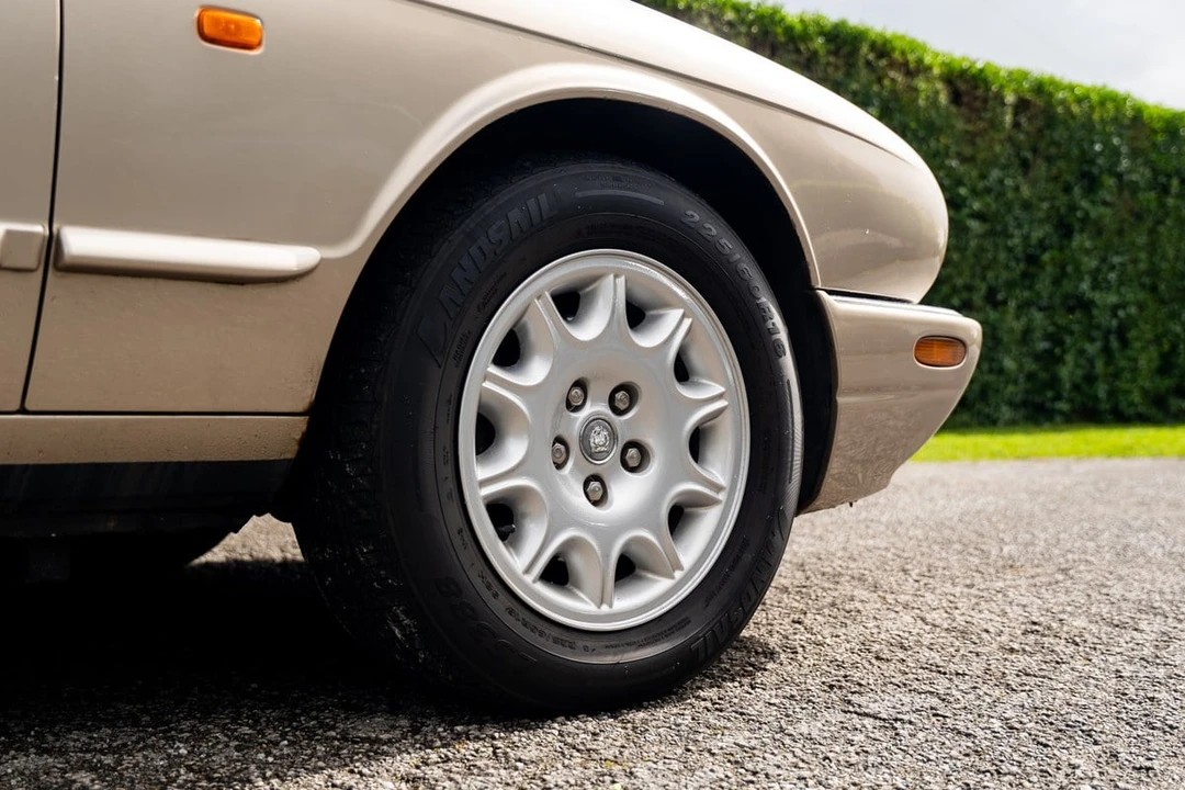 2002 Jaguar X308 XJ - Image 14 of 30