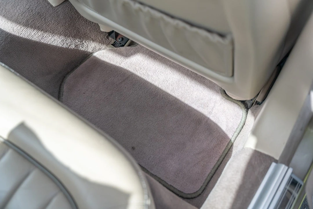 2002 Jaguar X308 XJ - Image 16 of 30