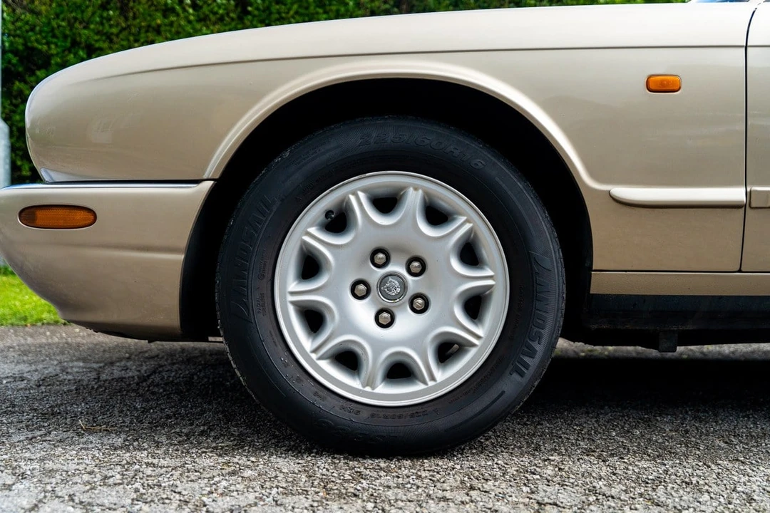 2002 Jaguar X308 XJ - Image 11 of 30