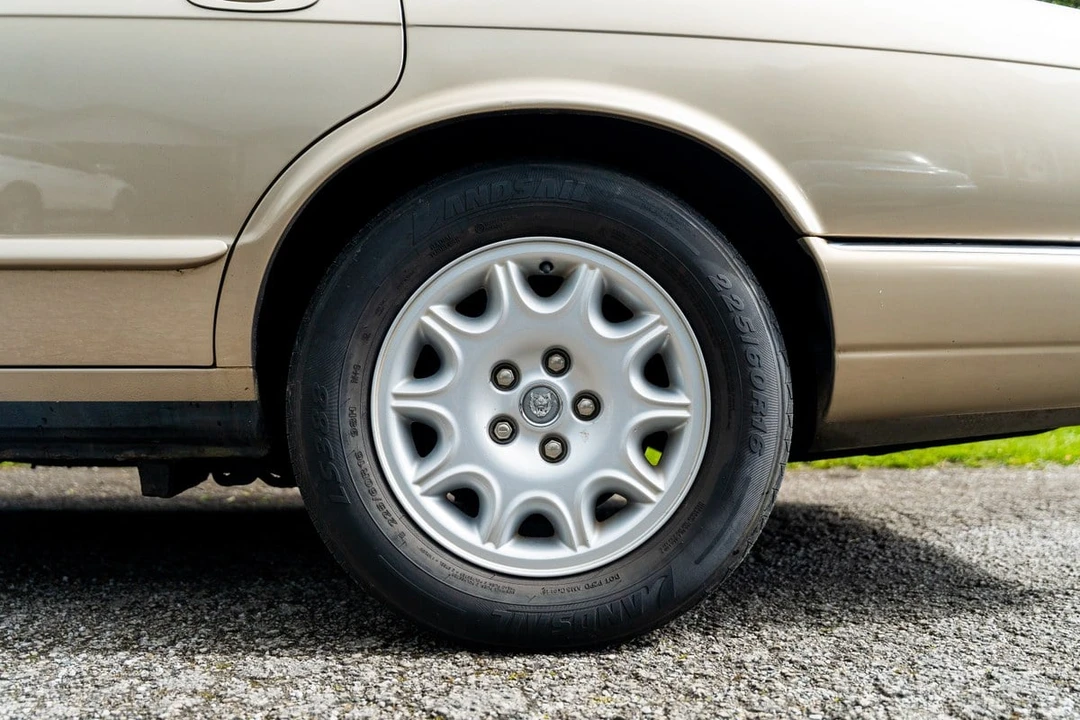 2002 Jaguar X308 XJ - Image 12 of 30
