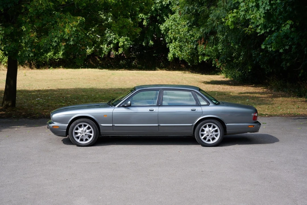 2002 Jaguar X308 XJ - Image 16 of 30