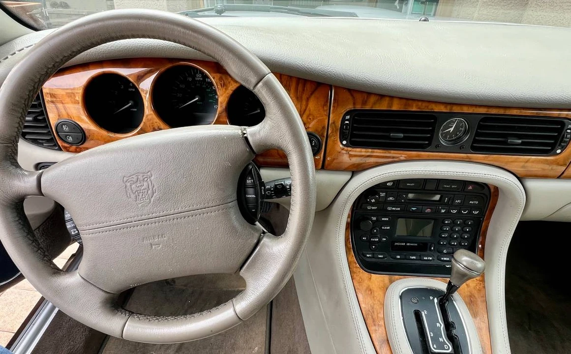 2002 Jaguar X308 XJ - Image 6 of 6