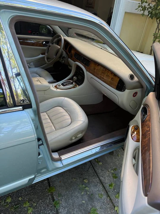 2002 Jaguar X308 XJ - Image 3 of 9