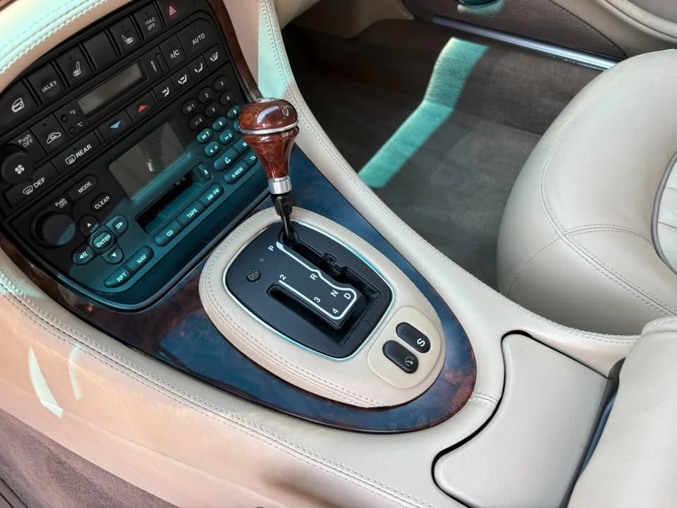 2002 Jaguar X308 XJ - Image 16 of 20