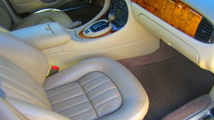 2002 Jaguar X308 XJ - Image 3 of 6