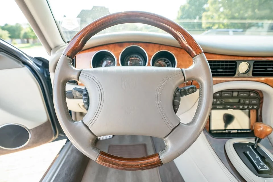 2002 Jaguar X308 XJ - Image 12 of 19