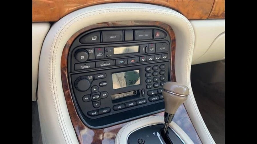 2002 Jaguar X308 XJ - Image 15 of 20