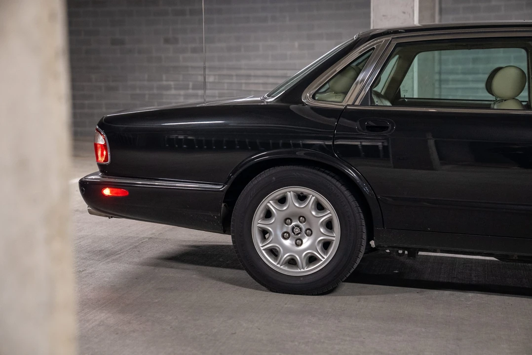 2002 Jaguar X308 XJ - Image 19 of 31