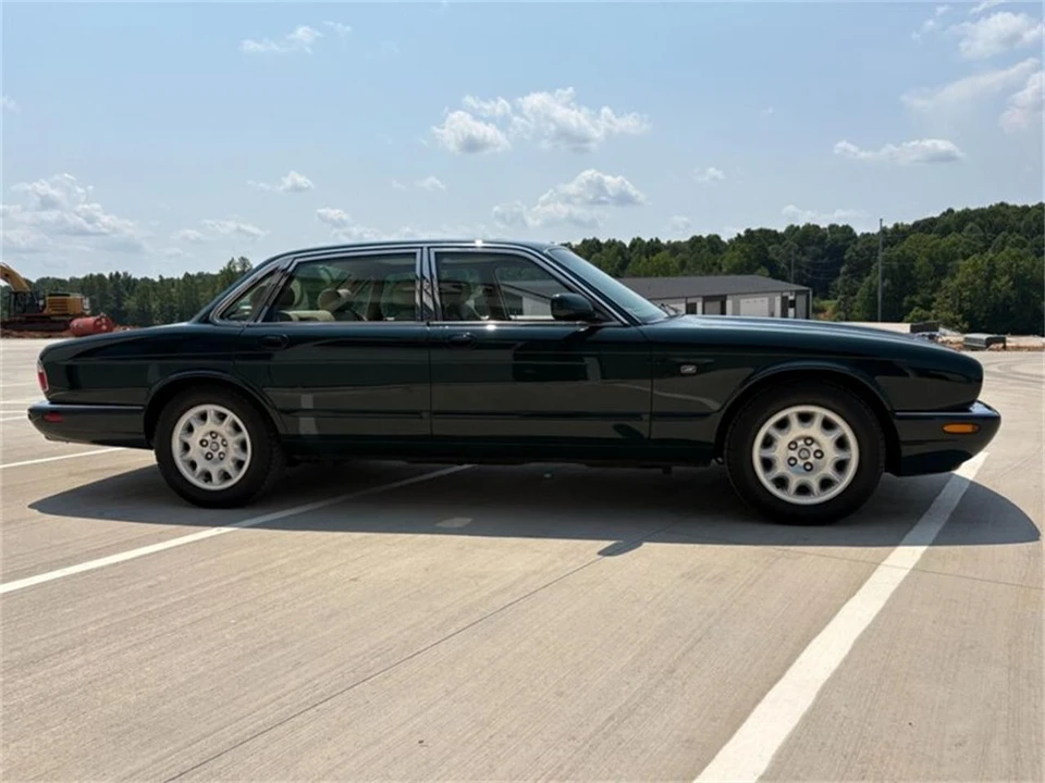 2002 Jaguar X308 XJ - Image 18 of 31