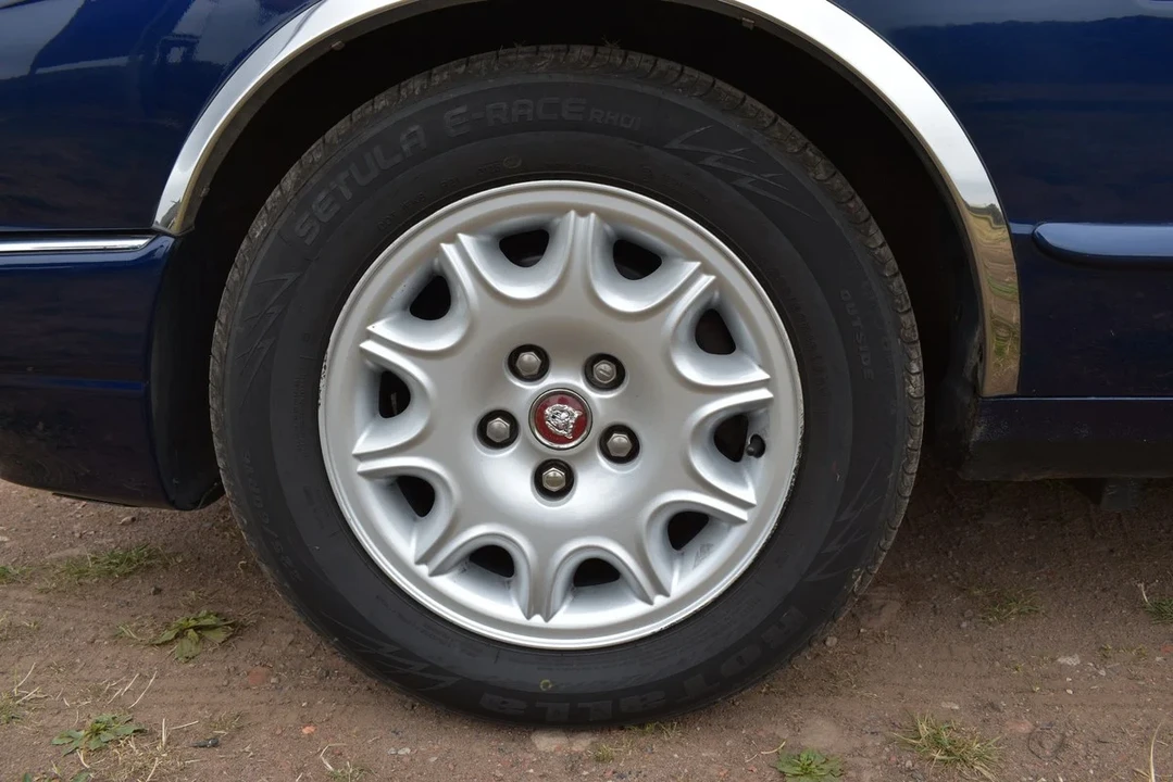 2002 Jaguar X308 XJ - Image 8 of 31