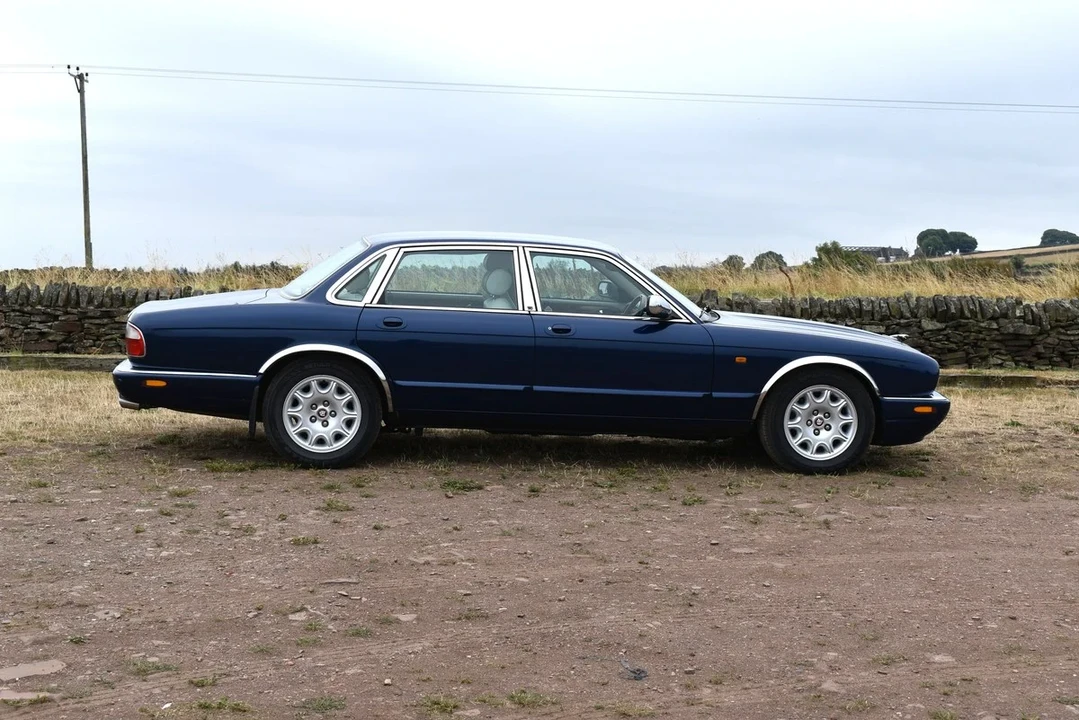 2002 Jaguar X308 XJ - Image 2 of 31