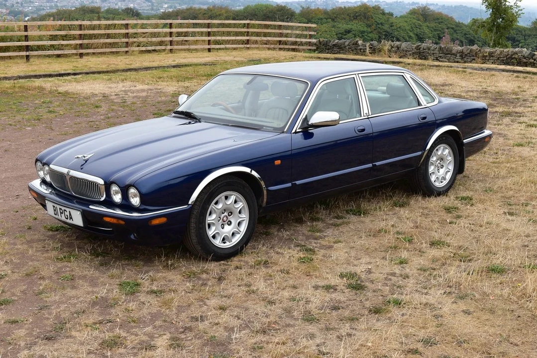 2002 Jaguar X308 XJ - Image 3 of 31