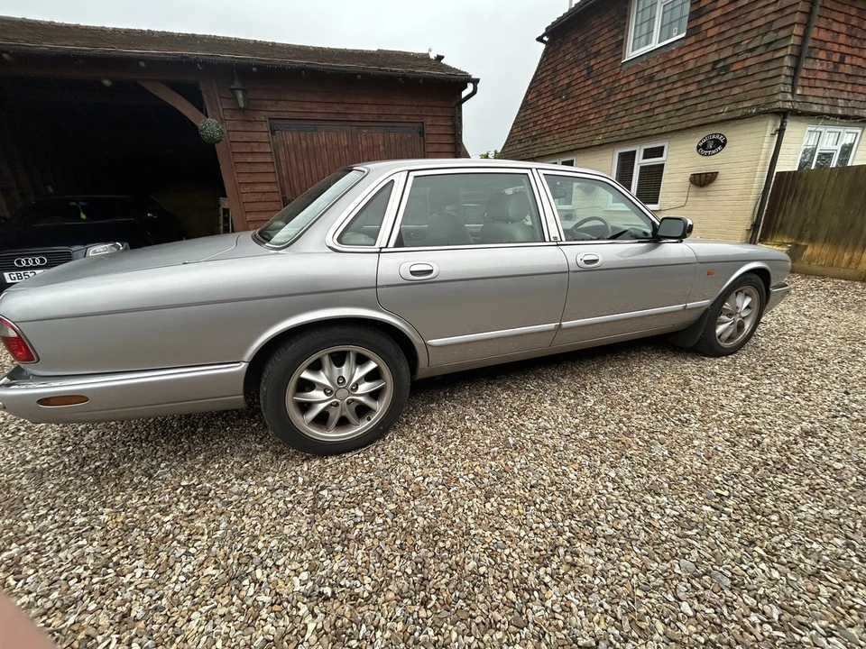 2002 Jaguar X308 XJ - Image 10 of 31
