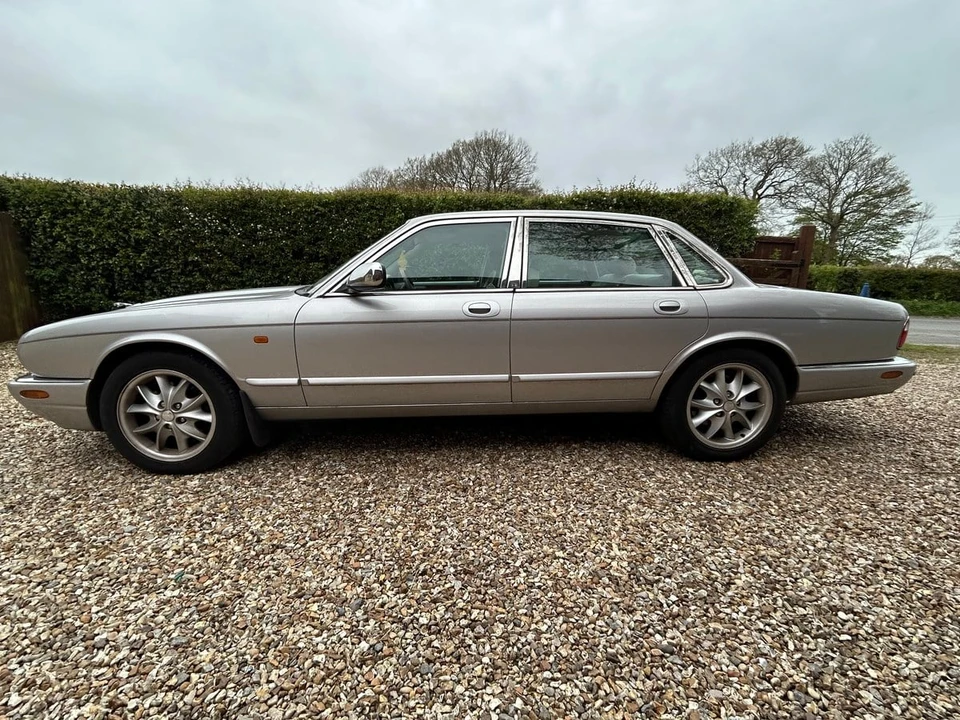 2002 Jaguar X308 XJ - Image 3 of 31