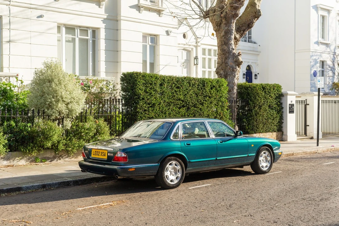 2002 Jaguar X308 XJ - Image 13 of 30