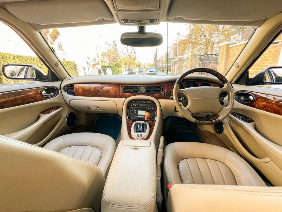2002 Jaguar X308 XJ - Image 25 of 30