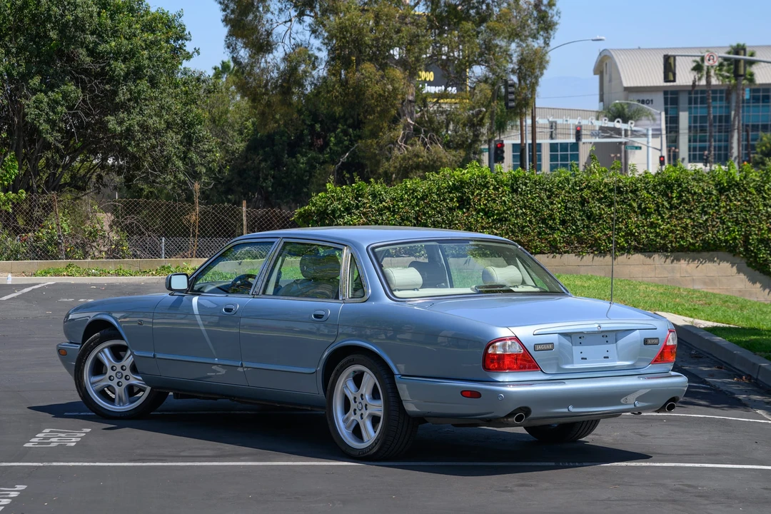 2002 Jaguar X308 XJ - Image 8 of 31