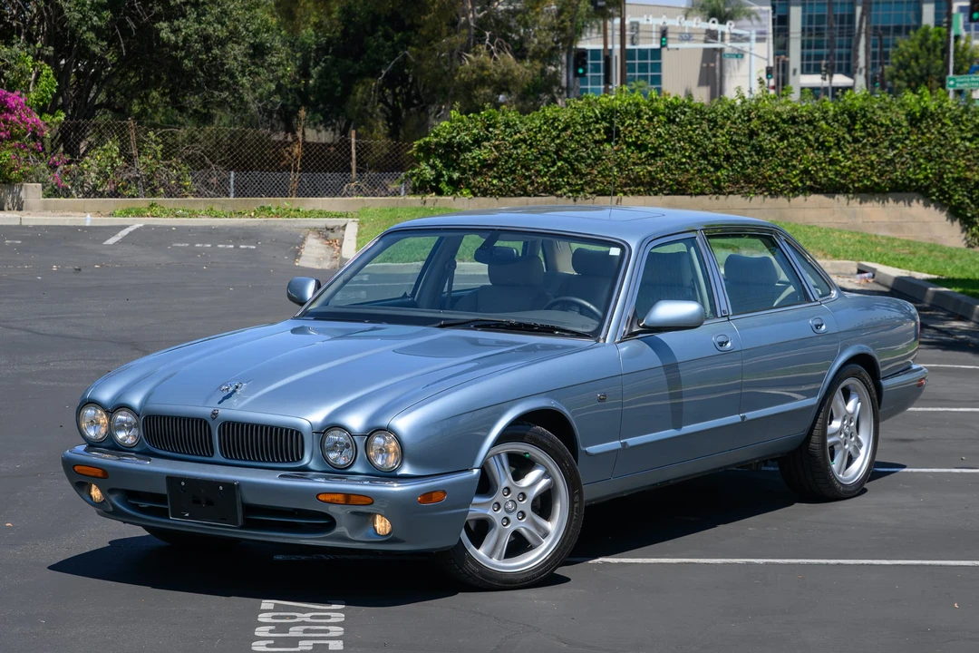 2002 Jaguar X308 XJ - Image 2 of 31